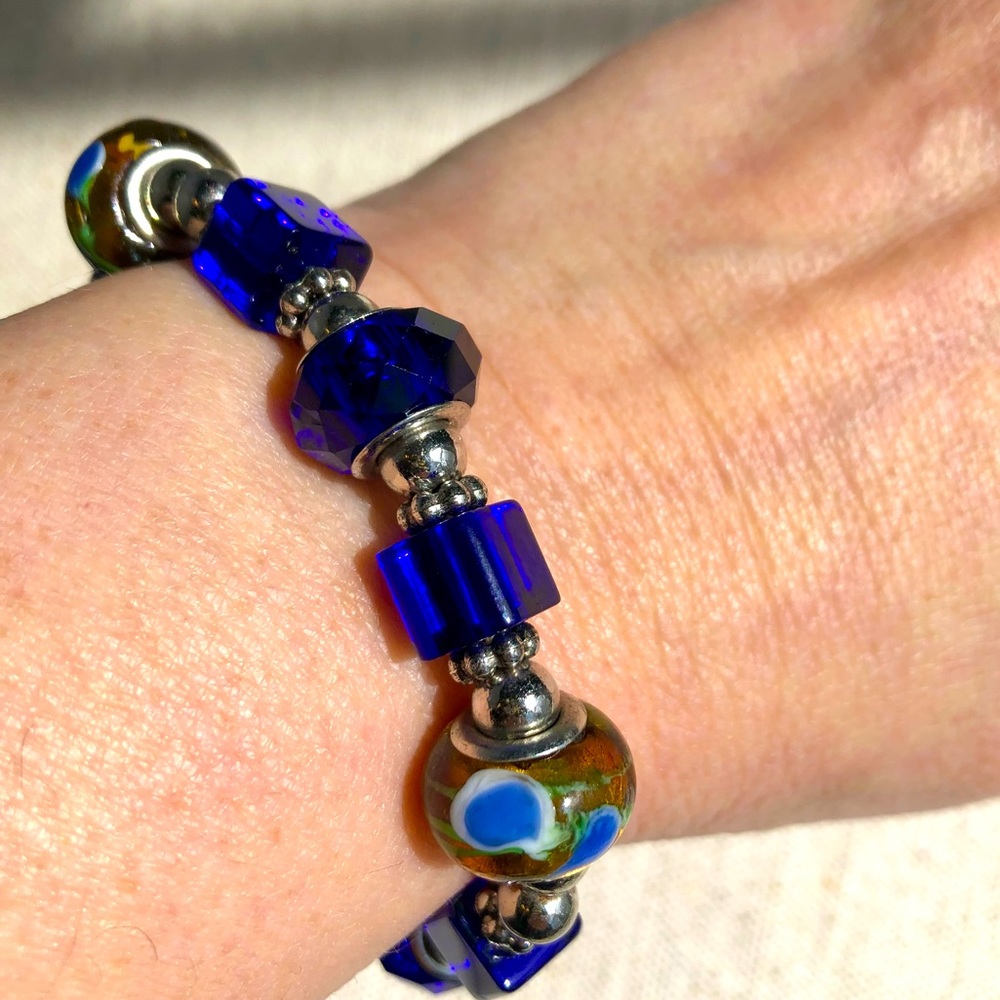 Stunning Cobalt blue glass bead bracelet